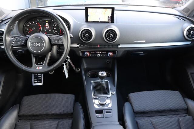 Audi A3 Limousine 1.5 TFSI CoD Sport S Line Edition Navigatie, Cruise control, Climate control,