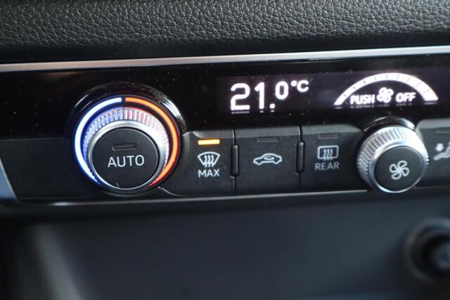 Audi A3 Limousine 1.5 TFSI CoD Sport S Line Edition Navigatie, Cruise control, Climate control,