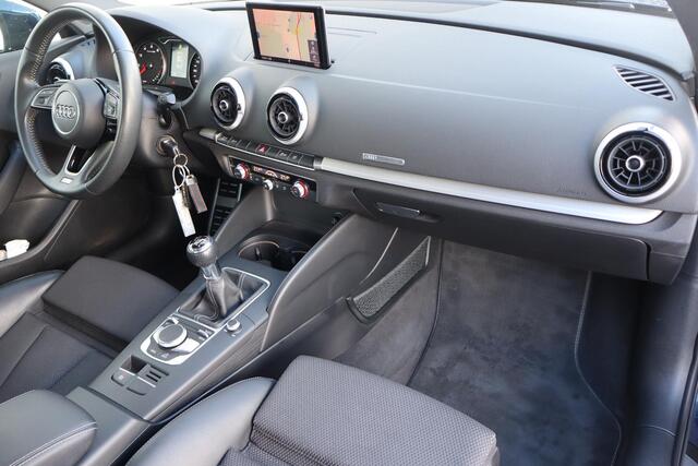 Audi A3 Limousine 1.5 TFSI CoD Sport S Line Edition Navigatie, Cruise control, Climate control,