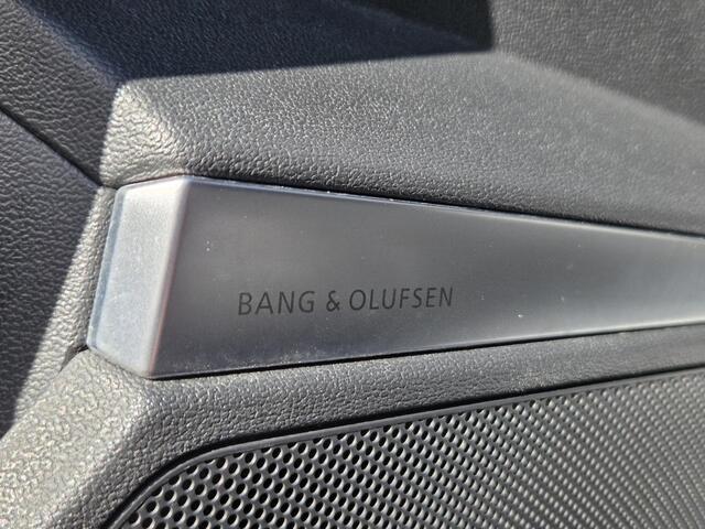 Audi A3 Limousine 35 TFSI S-Line Panoramadak, Rode Stiksels, Alcantara, Matrix, Virtual Cockpit,