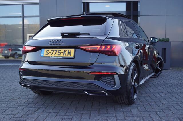 Audi A3 Sportback 35 TFSI S-Line 150pk / Panodak /Navi / Camera / Matrix LED