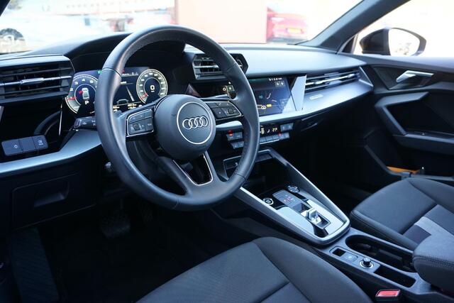 Audi A3 Limousine 30 TFSI Business edition + STOELVERWARMING / KEYLESS