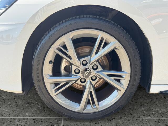 Audi A3 Limousine 30 110pk TFSI S edition Parkeerhulp achter | Cruise control | MMI navigatie plus MMI touch