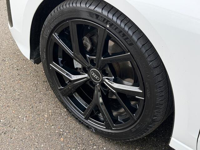 Audi A3 Limousine 35 TFSI 150pk S-tronic Advanced | Camera | Adap. Cruise | Black Edition | Rijklaar incl. 1 jaar Bovag garantie