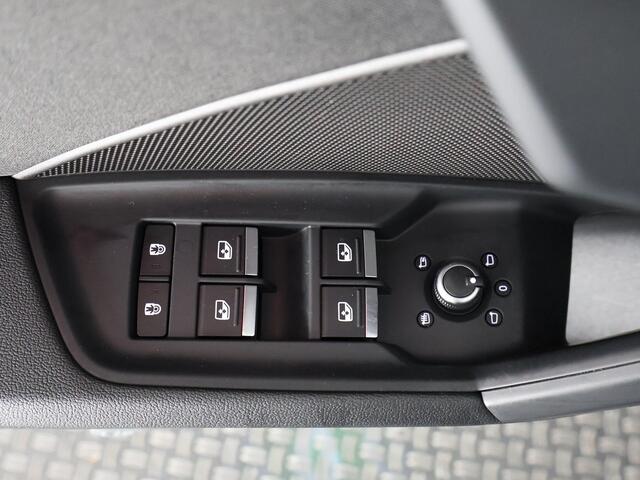 Audi A3 Limousine 35 TFSI Black Business Edition | Navigatie | Parkeersensoren |
