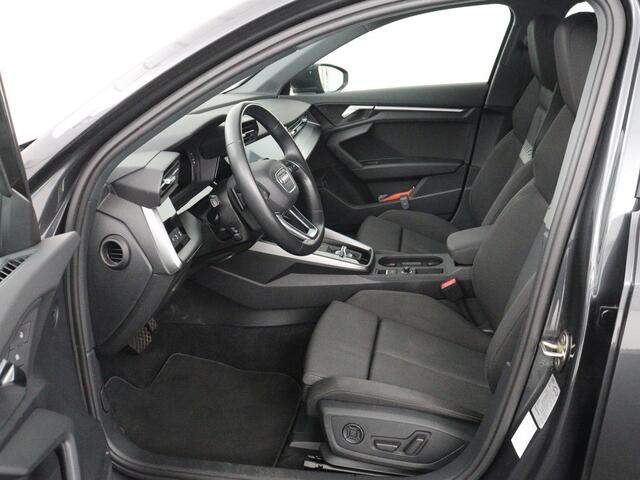 Audi A3 30 TFSI Advanced edition | Stoelverwarming | Matrix LED | Adaptive cruise | Camera | Park Assist | Elektrische stoel | Carplay | Sportstoelen | Navigatie | Virtual Cockpit | Climate control | Audi Sound