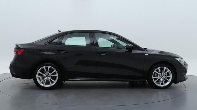 Audi A3 Limousine 30 TFSI S edition | Carplay | Camera | Adapt. cruise | PDC v+a | 6