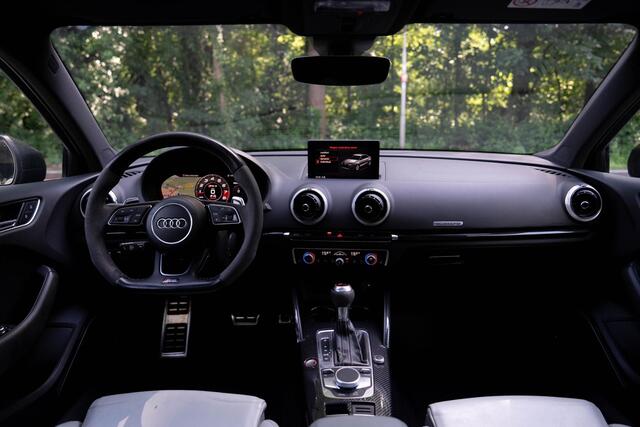 Audi A3 Limousine 2.5 TFSI RS3 quattro | Panorama | B&O | Trekhaak | Schaalstoelen