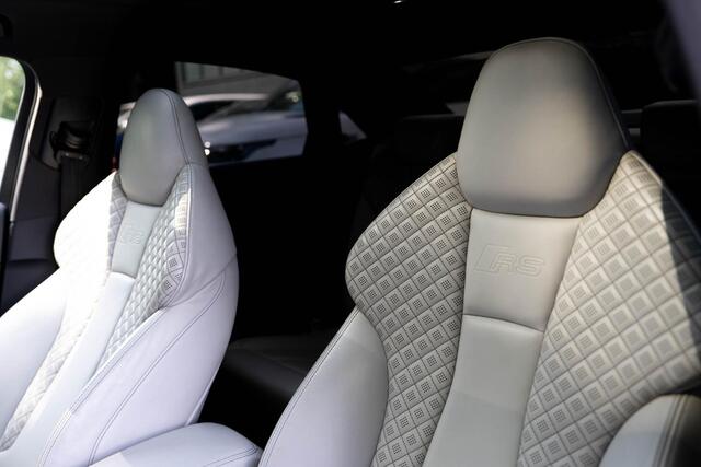 Audi A3 Limousine 2.5 TFSI RS3 quattro | Panorama | B&O | Trekhaak | Schaalstoelen