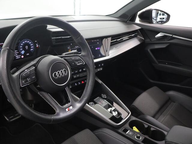 Audi A3 Limousine 30 TFSI S edition | Trekhaak | Panoramadak | Sportstoelen | Virtual Cockpit | Cruise Control Adaptief | LED | Apple Carplay/Android Auto |