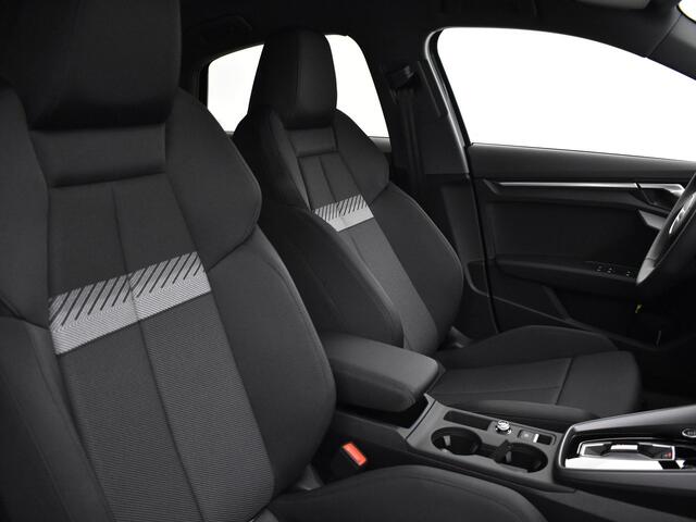 Audi A3 Limousine Advanced edition 30 TFSI 85 kW / 116 PK Limousine · 18'' zwarte lichtmetalen velgen · Sonos · Achteruitrijcamera · Stoelverwarming · MEGA Sale