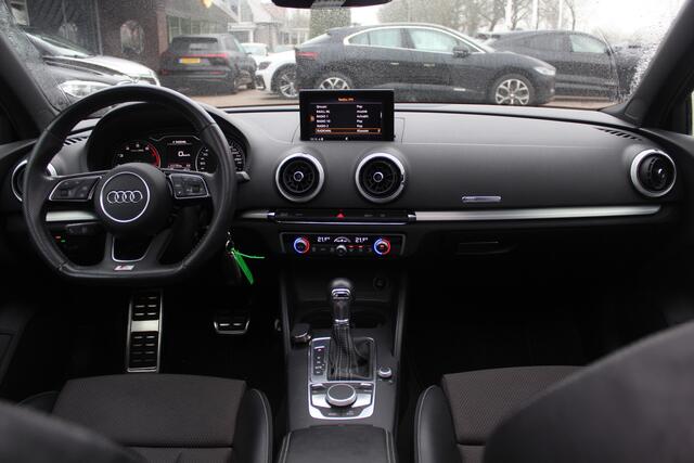 Audi A3 Limousine 1.0 TFSI Sport 3x S Line / Panoramadak / Navigatie / Parkeerhulp achter / Sportstoelen / 18'' / Zwart optiek / Cruise Control