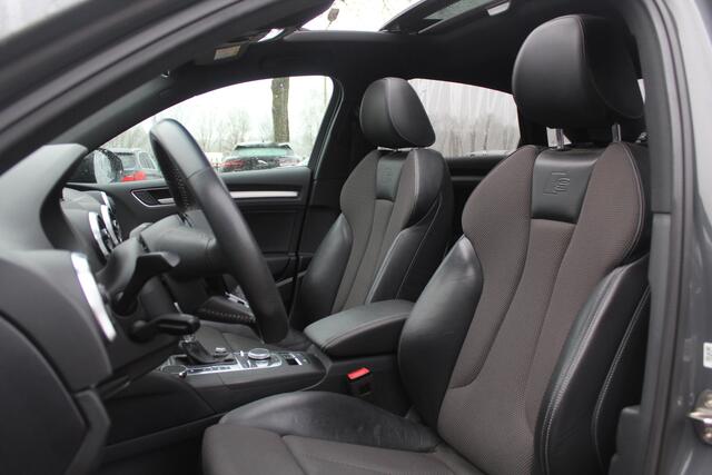 Audi A3 Limousine 1.0 TFSI Sport 3x S Line / Panoramadak / Navigatie / Parkeerhulp achter / Sportstoelen / 18'' / Zwart optiek / Cruise Control
