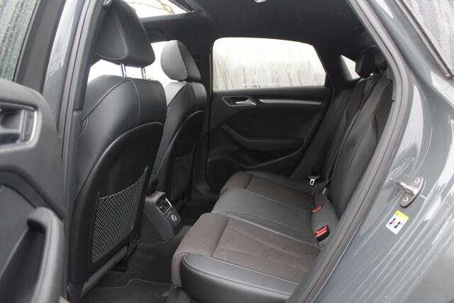 Audi A3 Limousine 1.0 TFSI Sport 3x S Line / Panoramadak / Navigatie / Parkeerhulp achter / Sportstoelen / 18'' / Zwart optiek / Cruise Control