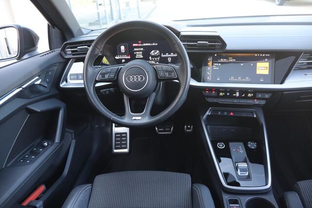 Audi A3 Limousine 30 TFSI S edition NL-Auto!! Panoramadak I Apple Car-Play