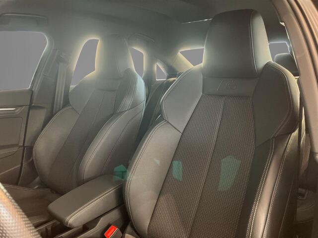 Audi A3 Limousine 30 TFSI/110PK S edition · Navigatie · Camera + Parkeersensoren · Apple/Android · Garantie t/m 16-10-2027 of 100000km.
