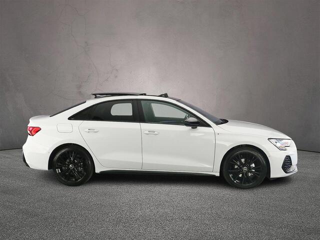 Audi A3 Limousine 35 TFSI S edition | Panorama Dak | Adaptieve Cruise | SONOS Audio | Ambient Light | Comfort pakket plus | Licht-pakket | Assistentie Pakket | Optie-pakket | Interier-pakket |