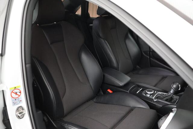 Audi A3 Limousine 35 TFSI 150pk S-Tronic 2x S-Line Trekhaak Camera Virtual Cockpit Stoelverwarming Navigatie