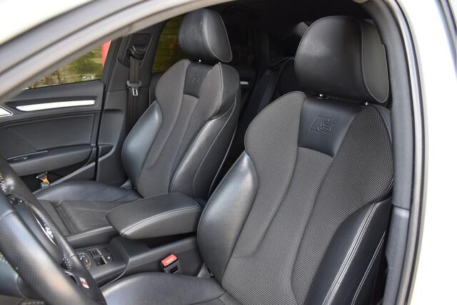 Audi A3 Limousine 1.5 TFSI 2x S Line Edition NL-auto, Panorama, Glacier White Metallic, LED