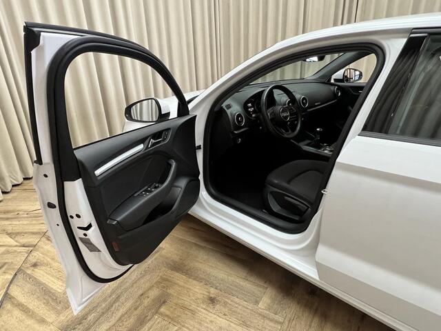 Audi A3 Limousine 30 TFSI *1e Eigenaar!* Xenon/LED / Navigatie / Cruise Control / ECC Clima / PDC / 16"LMV