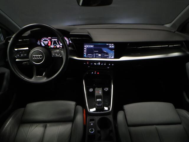 Audi A3 Limousine 30 TFSI Business edition [APPLE CARPLAY, VOL LEDER, FULL LED, DIGITAL DASH, KEYLESS, DRAADLOOS LADEN, SPORTSTOELEN, ANDROID, PDC ACHTER, CRUISE CONTROL, GROOT NAVIGATIE, CLIMATE CONTROL, NIEUWSTAAT]