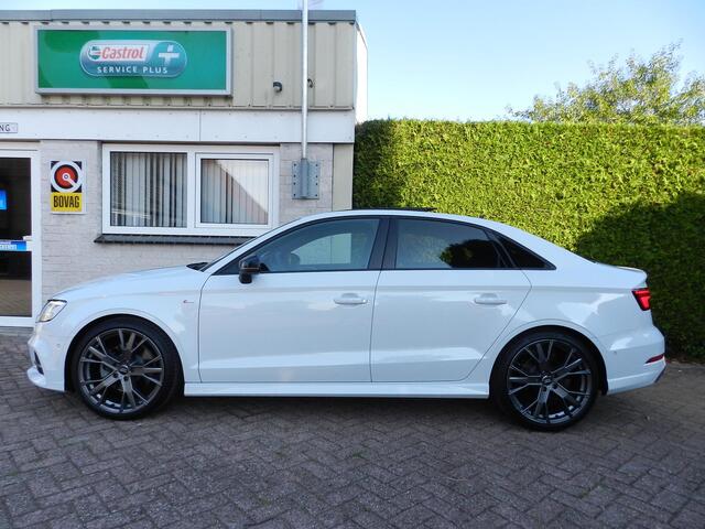 Audi A3 Limousine 40 TFSI Sport Lease Edition Digital Cockpit - Panorama-Dak - Stoelverwarming - S-Line - 190 PK - NAP - Dealer Onderhouden - 100% onderhouden