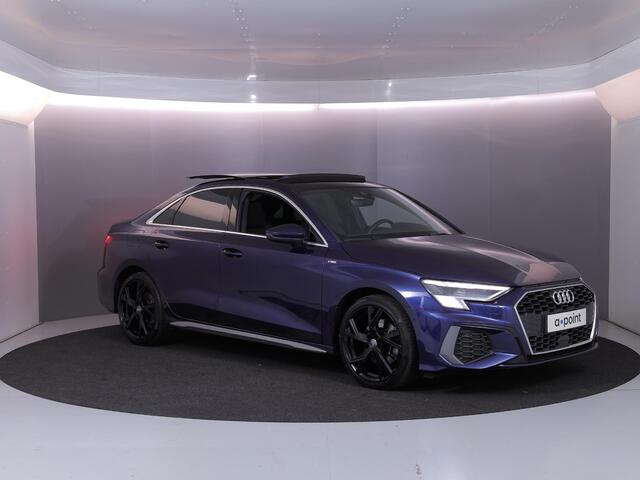 Audi A3 Limousine 35 TFSI S edition 150 pk S-tronic | Navigatie | Panoramadak | Parkeersensoren (Park assist) | Achteruitrijcamera | Matrix LED koplampen | B&O Soundsystem |
