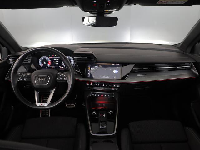 Audi A3 Limousine 35 TFSI S edition 150 pk S-tronic | Navigatie | Panoramadak | Parkeersensoren (Park assist) | Achteruitrijcamera | Matrix LED koplampen | B&O Soundsystem |