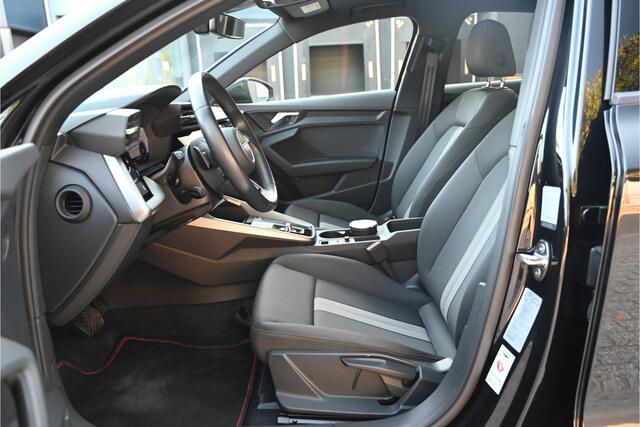 Audi A3 Limousine 35 TFSI S-LINE / PANO / CARBON / LED MATRIX / CAMERA / ACC / LANE ASSIST / 19"