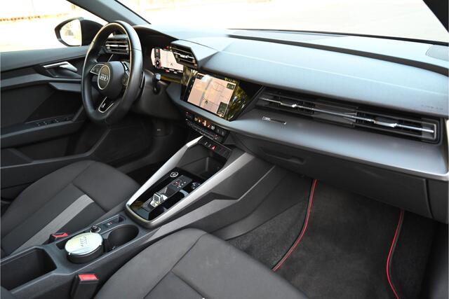Audi A3 Limousine 35 TFSI S-LINE / PANO / CARBON / LED MATRIX / CAMERA / ACC / LANE ASSIST / 19"