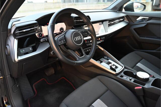 Audi A3 Limousine 35 TFSI S-LINE / PANO / CARBON / LED MATRIX / CAMERA / ACC / LANE ASSIST / 19"
