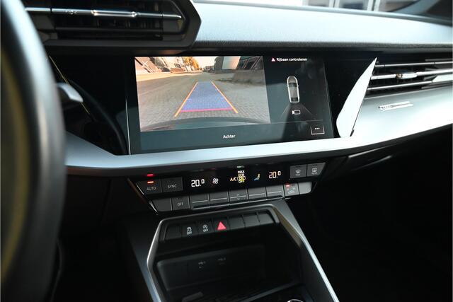 Audi A3 Limousine 35 TFSI S-LINE / PANO / CARBON / LED MATRIX / CAMERA / ACC / LANE ASSIST / 19"