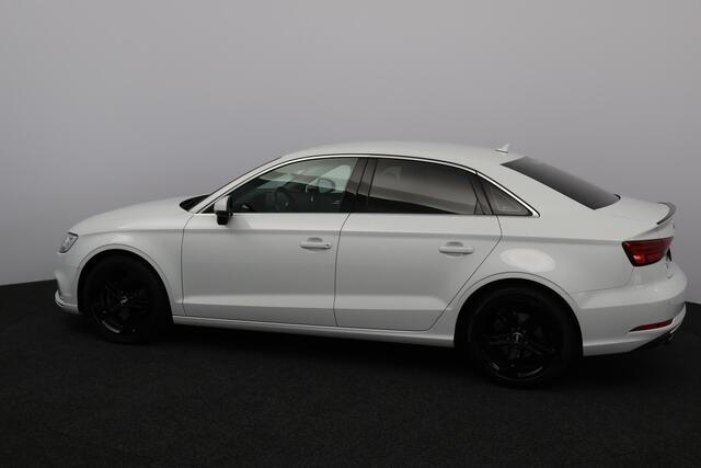 Audi A3 Limousine 1.0 TFSI Sport Edition/ Automaat!/ LED Koplampen/ 17'' LMV/ Navi/ Clima/ Cruise/ Elek. pakket/ Isofix/ Bluetooth/ Armsteun/ Multi. Sport Stuur/ Mistl./ PDC/ Extra getint glas.