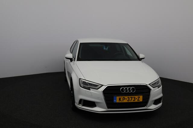 Audi A3 Limousine 1.0 TFSI Sport Edition/ Automaat!/ LED Koplampen/ 17'' LMV/ Navi/ Clima/ Cruise/ Elek. pakket/ Isofix/ Bluetooth/ Armsteun/ Multi. Sport Stuur/ Mistl./ PDC/ Extra getint glas.