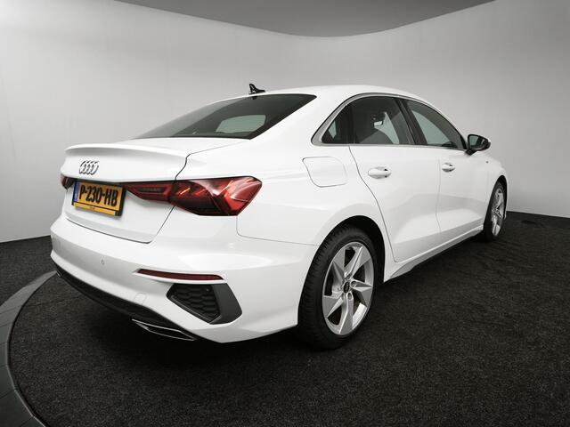 Audi A3 Limousine 30 TFSI S edition | S-Line | Navigatiesysteem | Parkeersensoren |