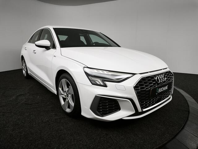 Audi A3 Limousine 30 TFSI S edition | S-Line | Navigatiesysteem | Parkeersensoren |