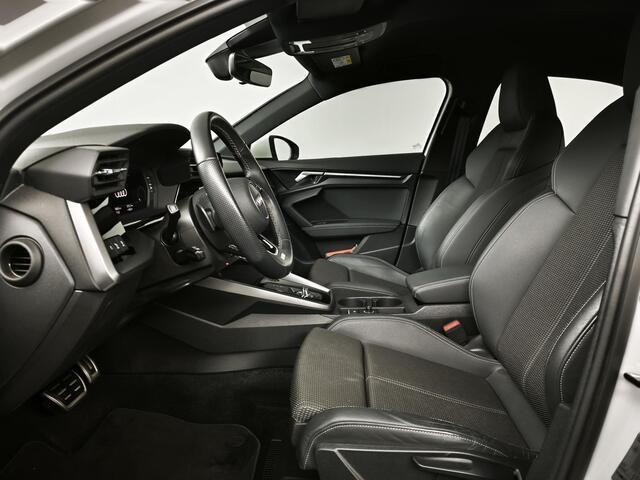 Audi A3 Limousine 30 TFSI S edition | S-Line | Navigatiesysteem | Parkeersensoren |