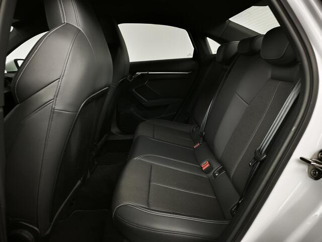 Audi A3 Limousine 30 TFSI S edition | S-Line | Navigatiesysteem | Parkeersensoren |