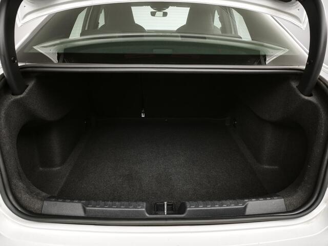 Audi A3 Limousine 30 TFSI S edition | S-Line | Navigatiesysteem | Parkeersensoren |