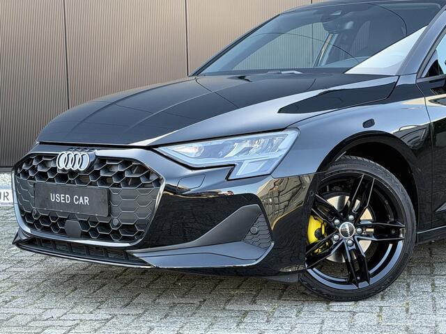 Audi A3 Limousine 30 TFSI Pro Line / Cruise control / Autom. inparkeren / parkeer sensoren voor, achter / Carplay / Privacy glass / sportstoelen /