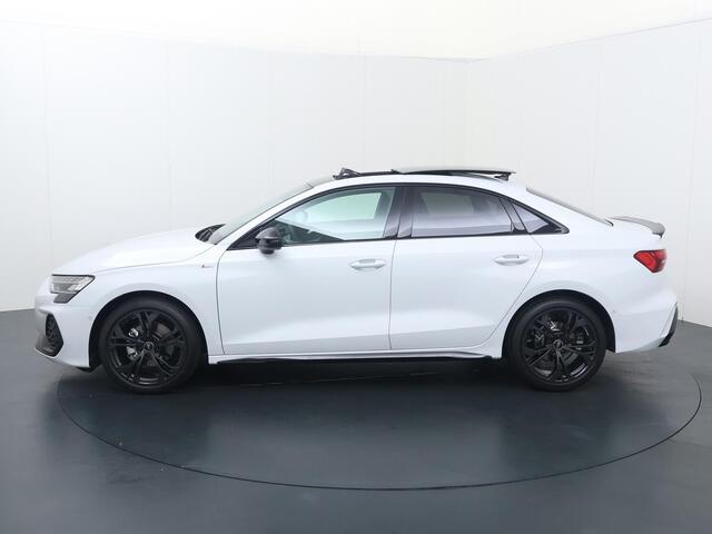 Audi A3 Limousine 30 TFSI S edition 116 pk S-tronic | 18" Velgen lichtmetaal | Elektrisch Panoramadak | Carbon achterspoiler | Assistentie Pakket |