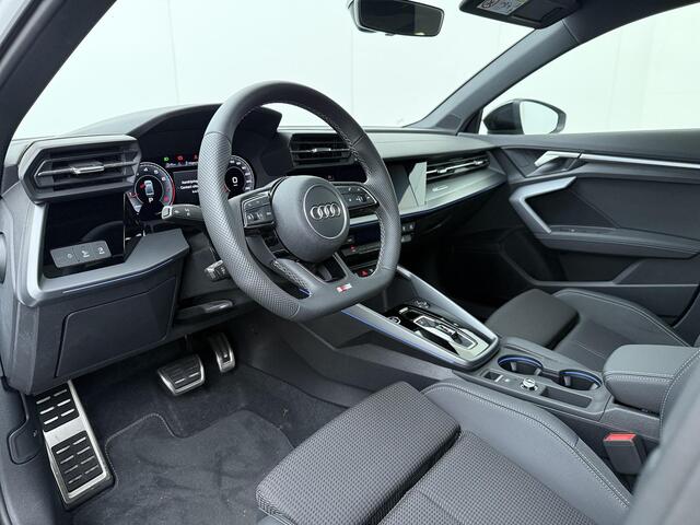 Audi A3 Limousine 30 TFSI S edition 116 pk S-tronic | 18" Velgen lichtmetaal | Elektrisch Panoramadak | Carbon achterspoiler | Assistentie Pakket |
