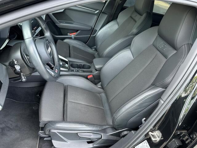 Audi A3 30 TFSI S-LINE, Black, Automaat, ACC, Camera, Carplay, ALL IN prijs!