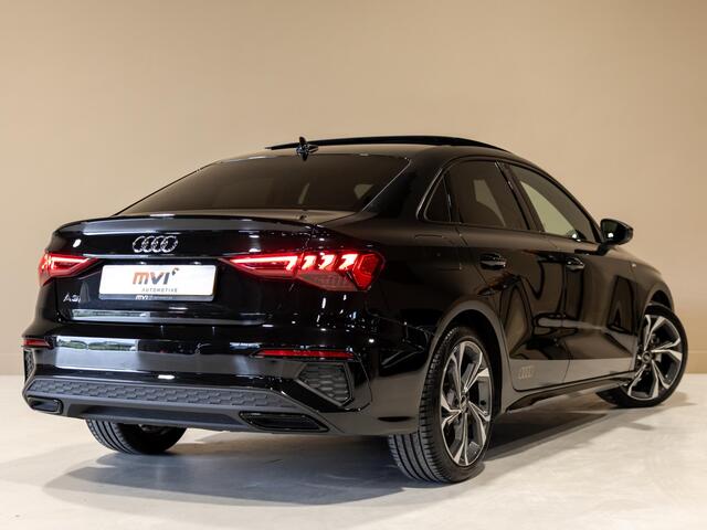Audi A3 Limousine 30 TFSI 2x S-Line edition / 110pk / Panorama dak / Trekhaak /