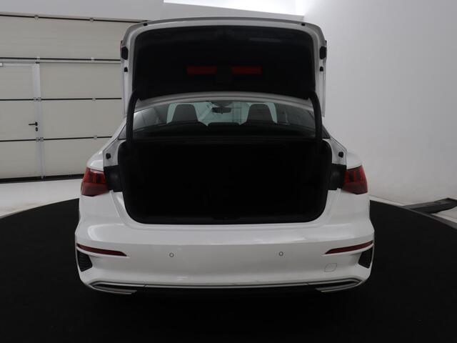 Audi A3 Limousine 35 TFSI S edition | Camera | Park assist | Carplay | Virtual Dashboard | Climate control | Full LED | Cruise control |