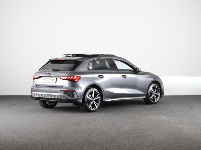 Audi A3 SPORTBACK 40 TFSI e S line Plug in Hybrid | Panoramadak | 18 inch lichtmetalen velgen | Navigatie | Parkeersensoren voor en achter | Verwarmbare voorstoelen