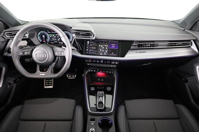 Audi A3 SPORTBACK 45 TFSI e S edition Competition 272pk | Panoramadak | 19 inch lichtmetalen velgen | Sonos Premium Audio | Navigatie