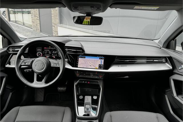 Audi A3 SPORTBACK 30 TFSI S Edition - Virtual Cockpit - Navi - Stoelverwarming - Draadloos Laden - LED - Business-pakket - Rijklaar