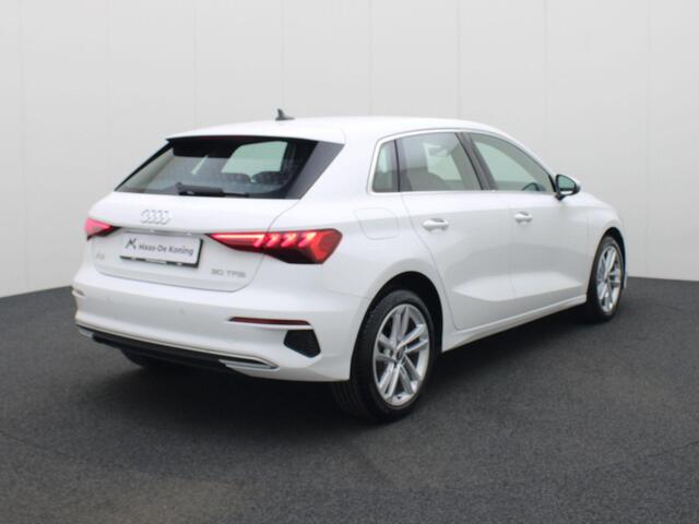 Audi A3 SPORTBACK 30 TFSI/110PK Business edition · Navigatie · Lane assist · Sportstoelen