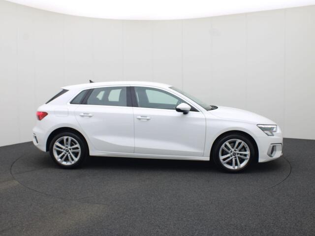 Audi A3 SPORTBACK 30 TFSI/110PK Business edition · Navigatie · Lane assist · Sportstoelen